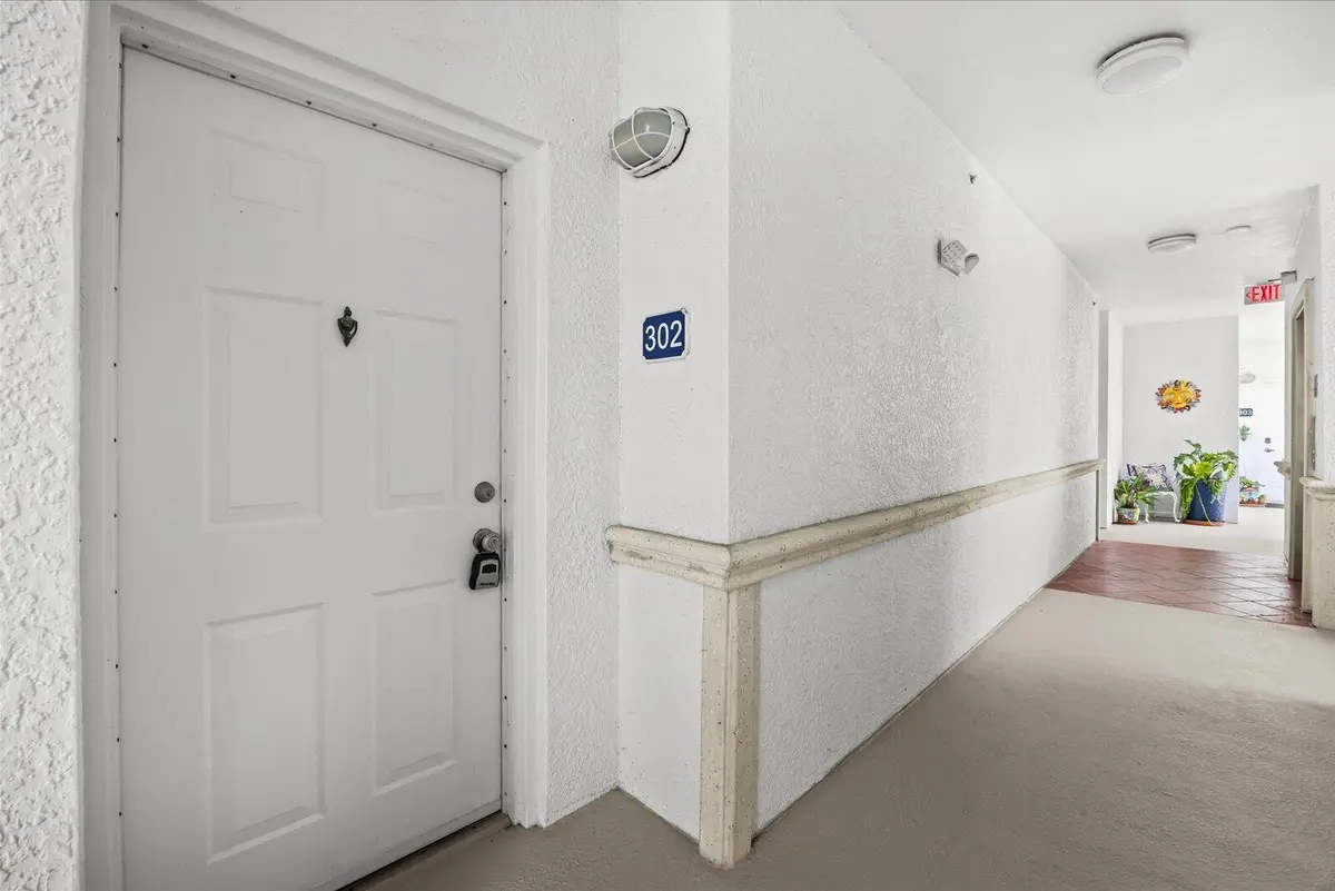 37-flag in-33 at 715 NW Flagler Avenue 302, Stuart