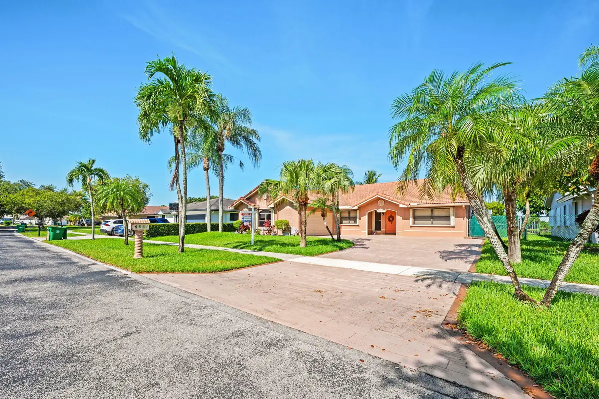 4-web-or-mls-5531-hawkes-bluff-ave at 5531 Hawkes Bluff Avenue, Davie