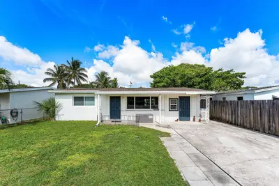 707 S Broadway, Lantana – Single Family Residence for sale