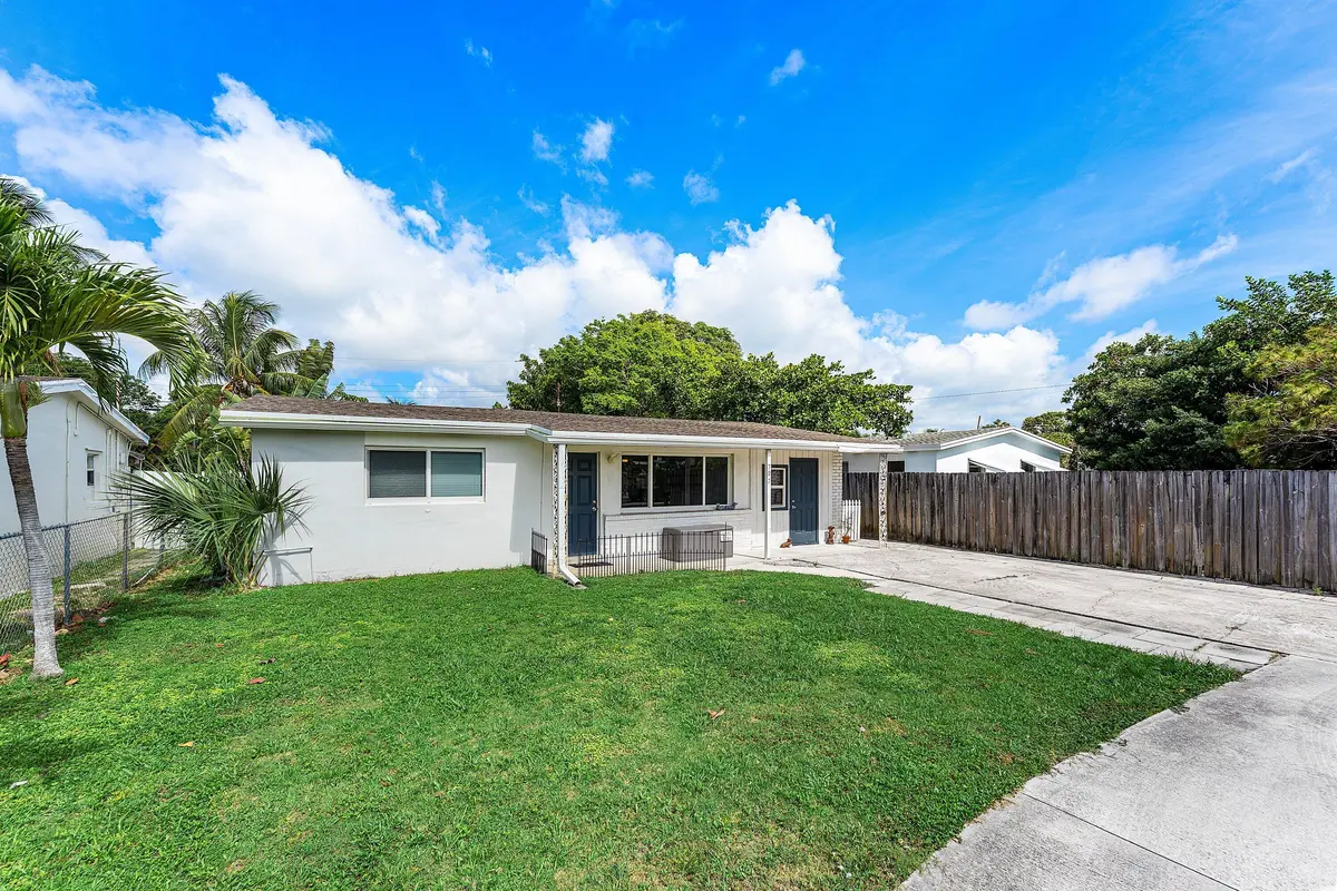 003-707SouthBroadway-Lantana-FL-33462-SM at 707 S Broadway, Lantana