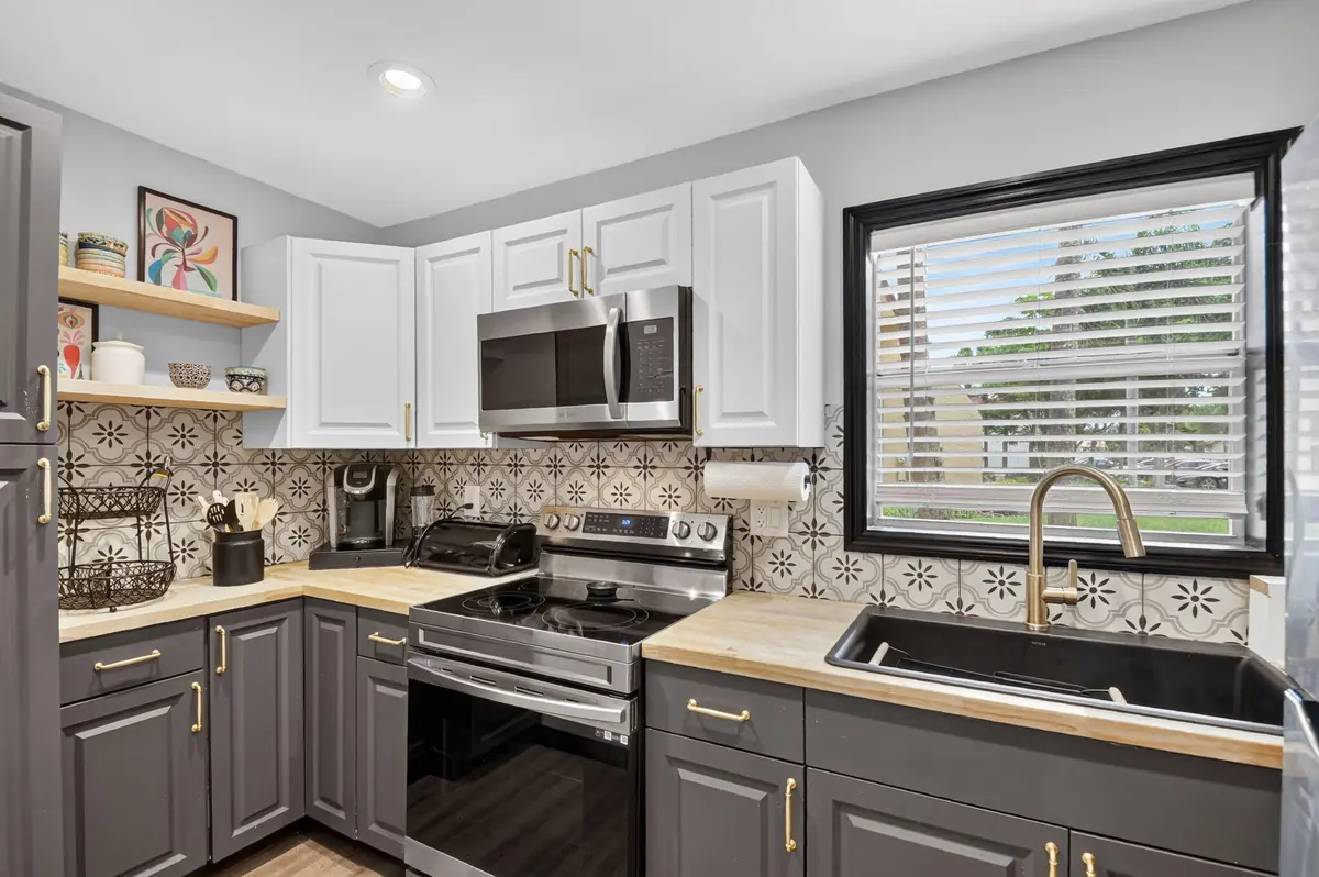 Kitchen at 124 Lake Evelyn Drive, West Palm Beach