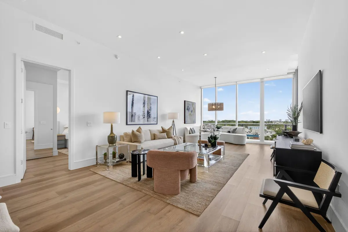 9-web-or-mls-9-web-or-mls-5D1A6770 at 220 Lake Shore Drive 613, Lake Park