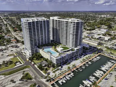 220 Lake Shore Drive 613, Lake Park – Condominium for sale