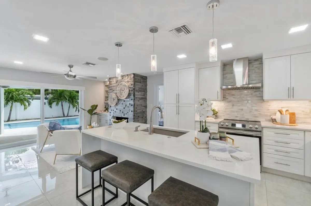 Fresh & Clean at 2846 NE 35th Court, Lighthouse Point