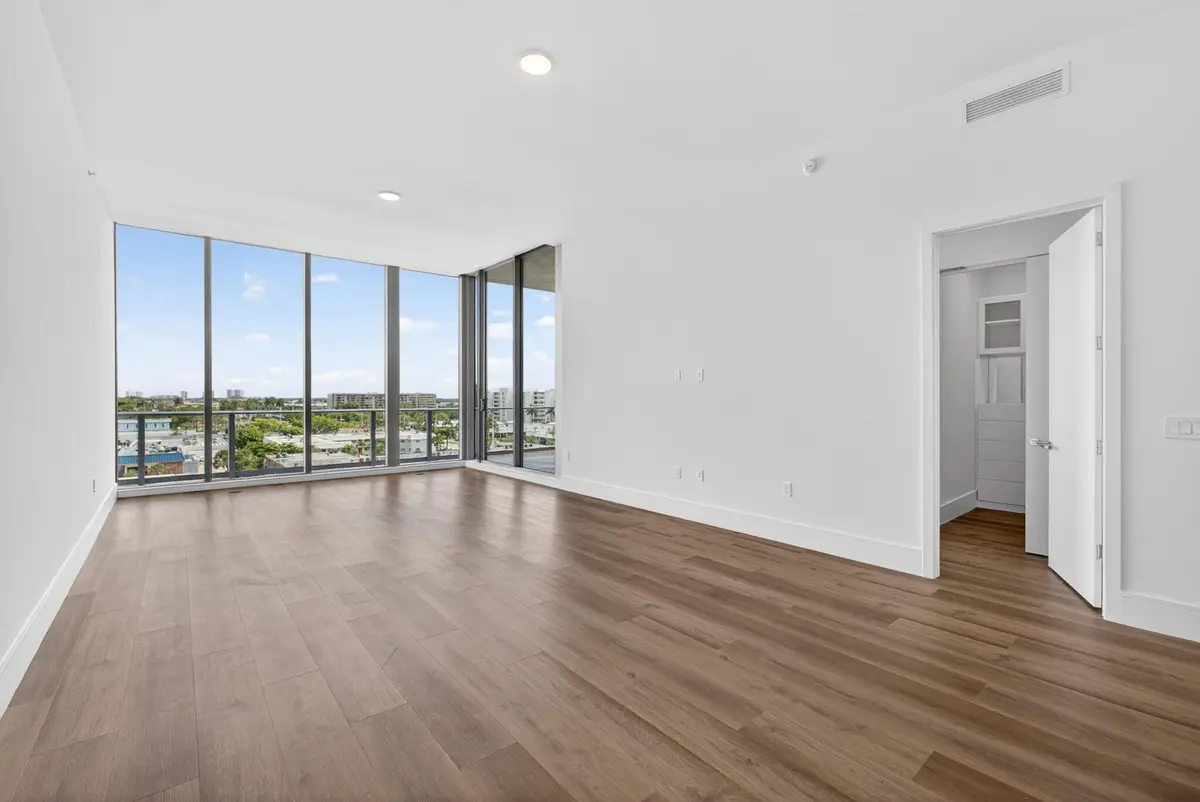 6-web-or-mls-5D1A7110 at 220 Lake Shore Drive 617, Lake Park