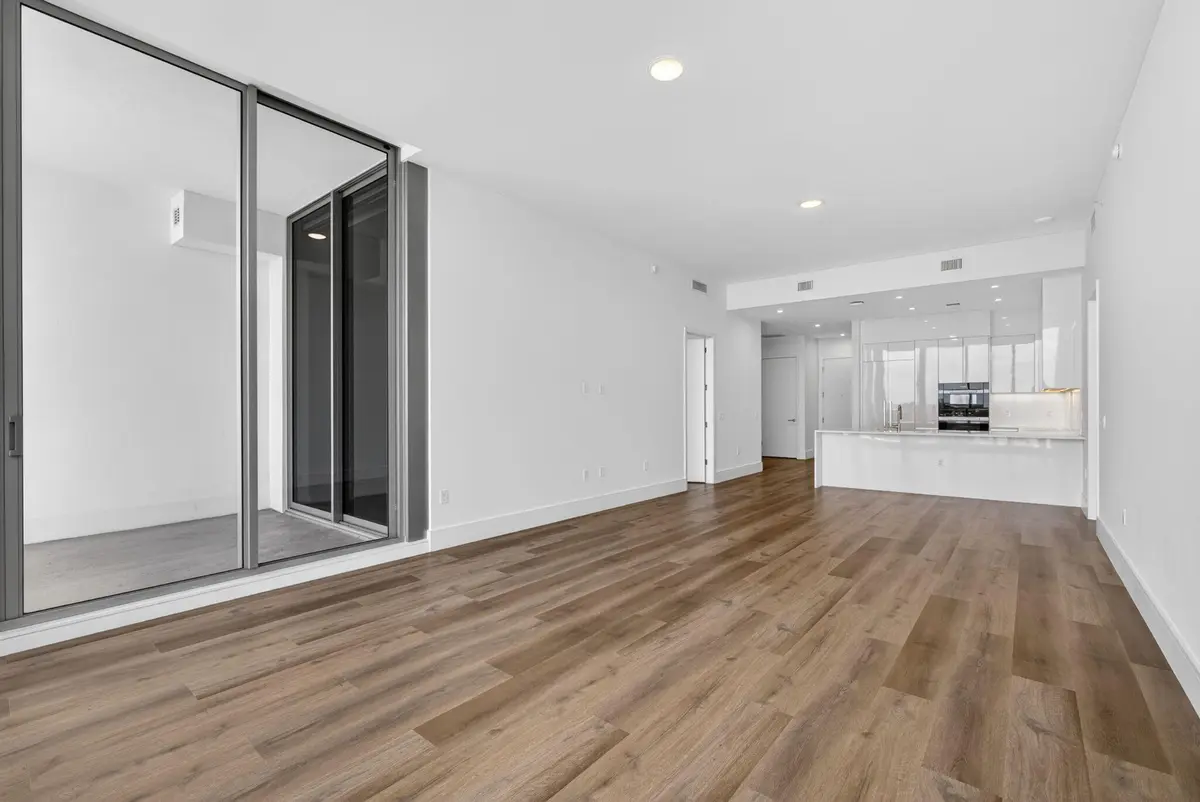 8-web-or-mls-5D1A7119 at 220 Lake Shore Drive 617, Lake Park
