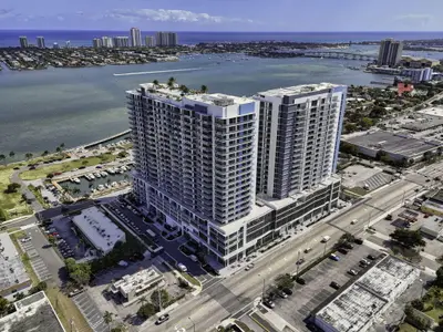 220 Lake Shore Drive 617, Lake Park – Condominium for sale