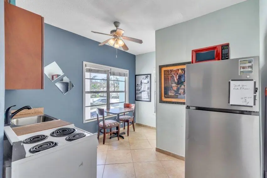 76203ea860830e7ec6a920d041ba8e7f at 324 Indiana Street 3, Hollywood