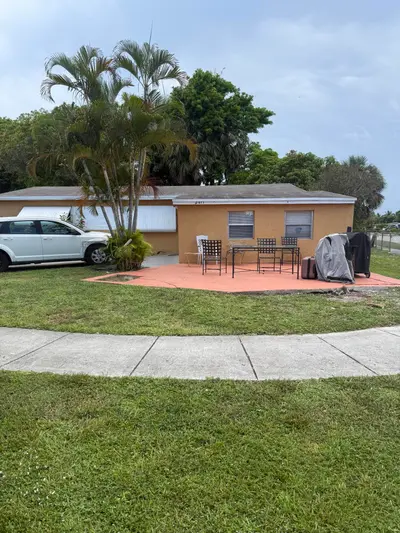 2071 NW 29th Terrace, Fort Lauderdale – Single Family Residence for sale