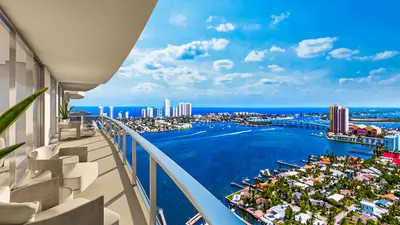 220 Lake Shore Drive 1111, Lake Park – Condominium for sale