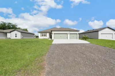 8225 95th Avenue, Vero Beach – Single Family Residence for sale
