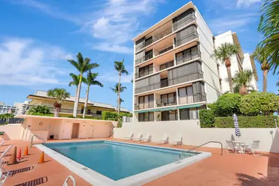 225 Beach Road 204, Tequesta – Condominium for sale
