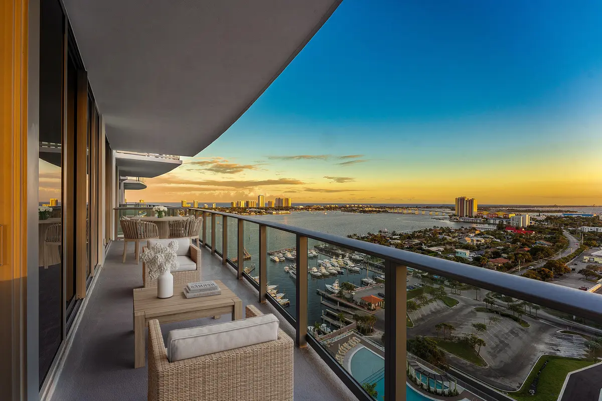 TERRACE - SOUTHEAST *VIRTUALLY STAGED at 220 Lake Shore Drive 1911, Lake Park