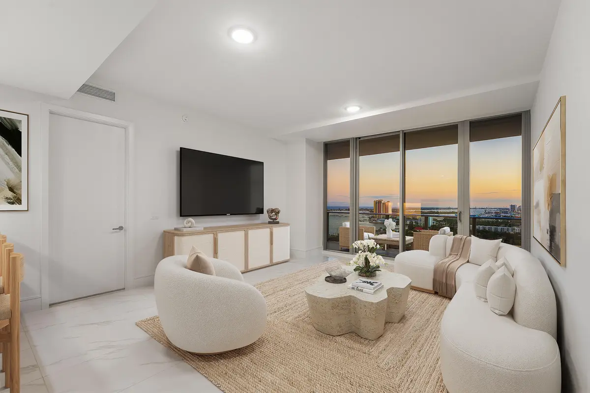 LIVING AREA *VIRTUALLY STAGEDE at 220 Lake Shore Drive 1911, Lake Park