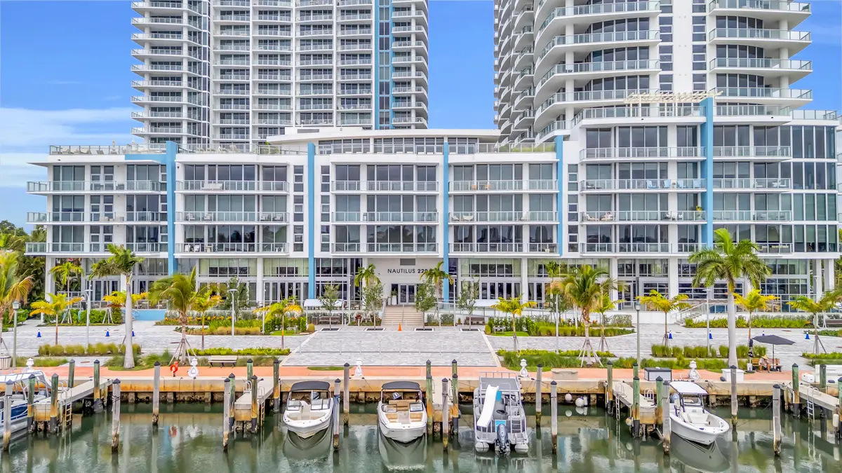Nautilus 220 at 220 Lake Shore Drive, Lake Park