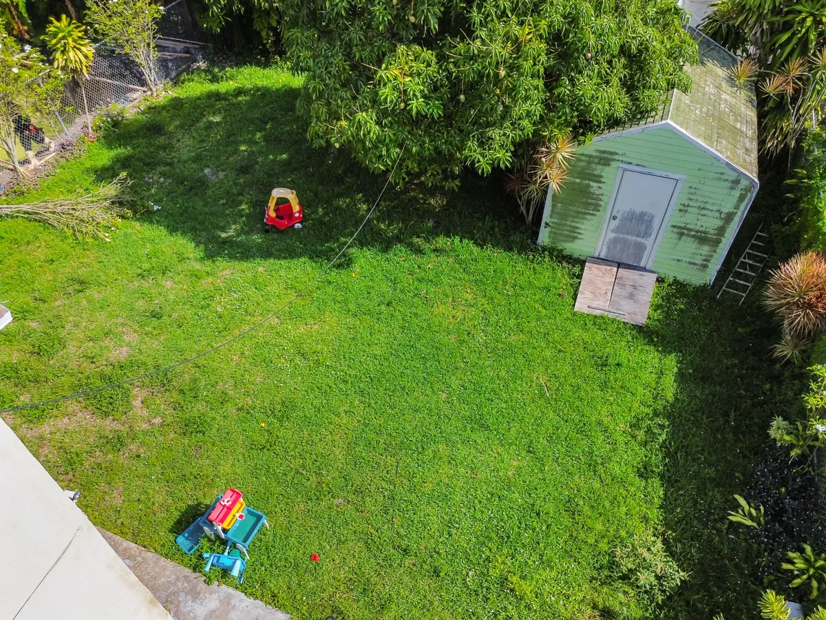37 drone 11 at 7337 SW 21st Street, Miami
