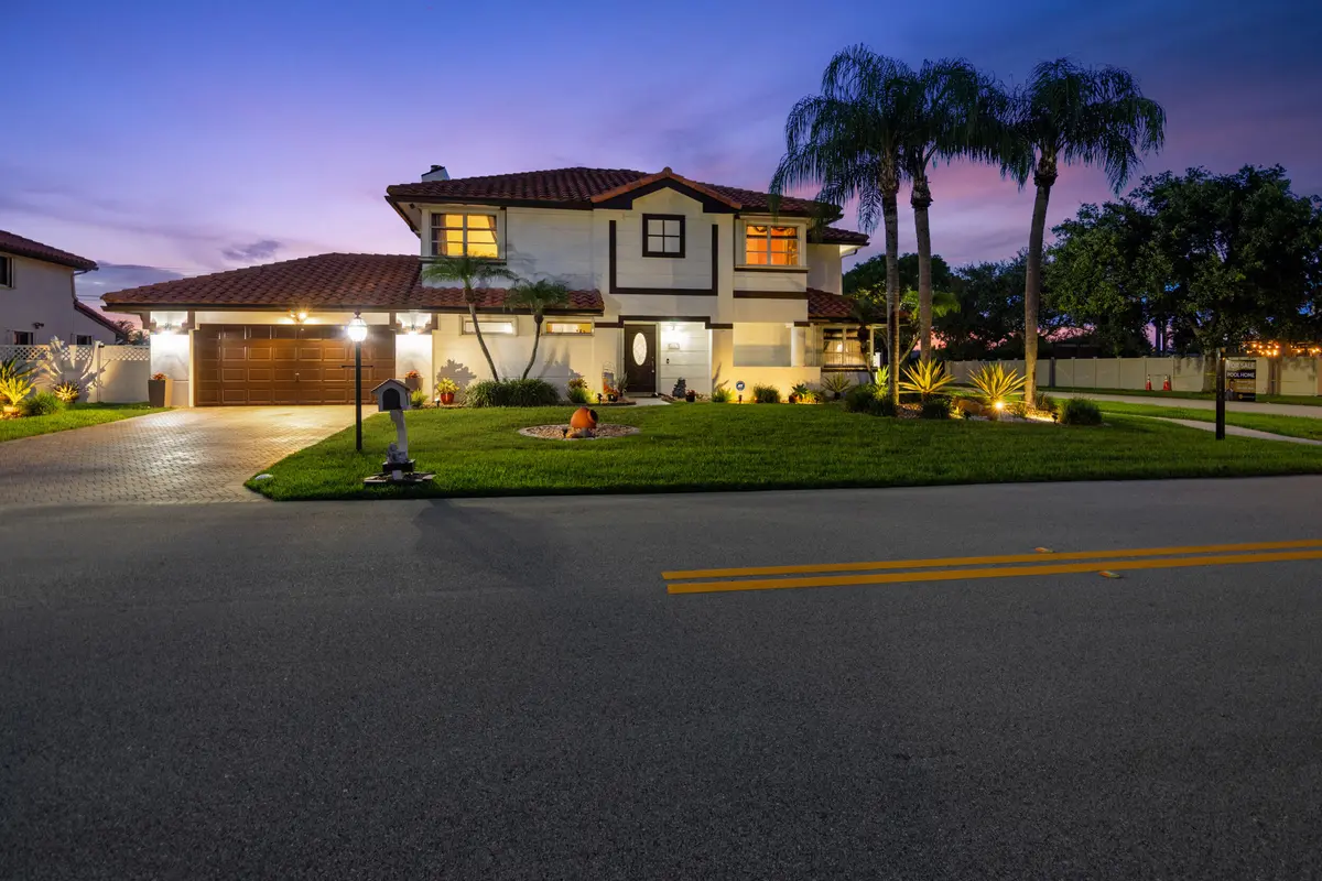 010_vQEE at 6431 Olde Moat Way, Davie