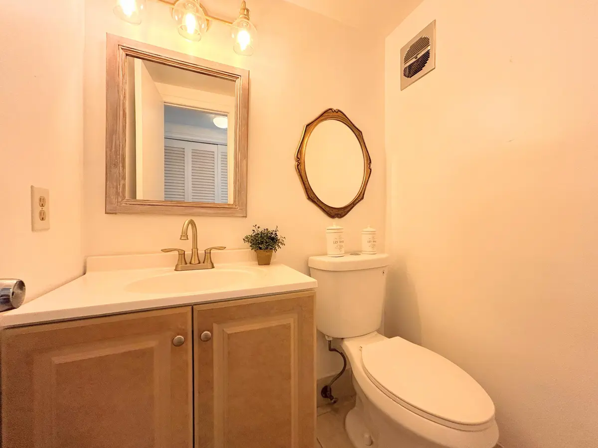 HALL HALF BATH at 320 Horizons W 103, Boynton Beach