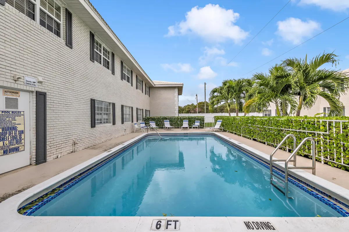 GA Pool at 298 SW 6th Street 204, Boca Raton