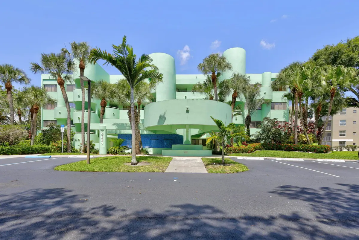 33-web-or-mls-_14A4579 at 5884 Morningstar Circle 406, Delray Beach