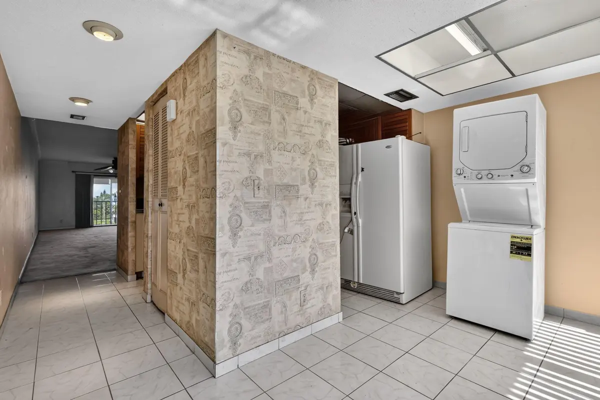 3-web-or-mls-_14A4419 at 5884 Morningstar Circle 406, Delray Beach