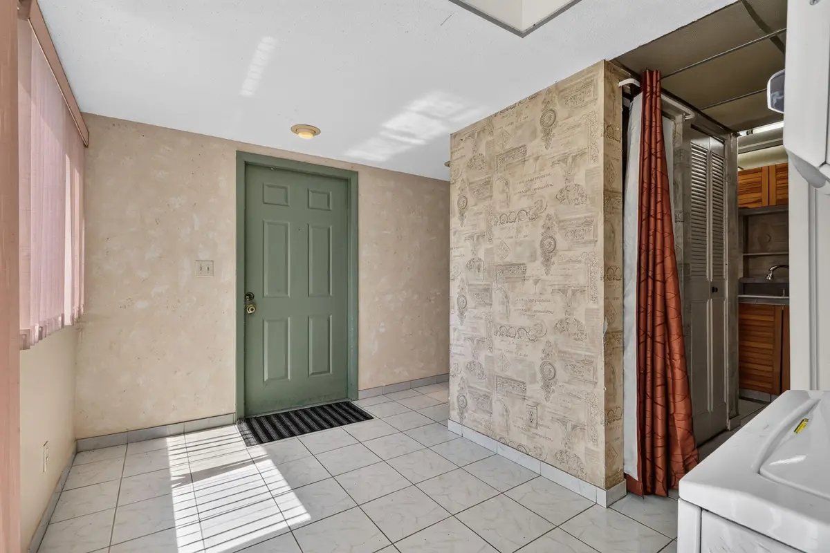 5-web-or-mls-_14A4429 at 5884 Morningstar Circle 406, Delray Beach