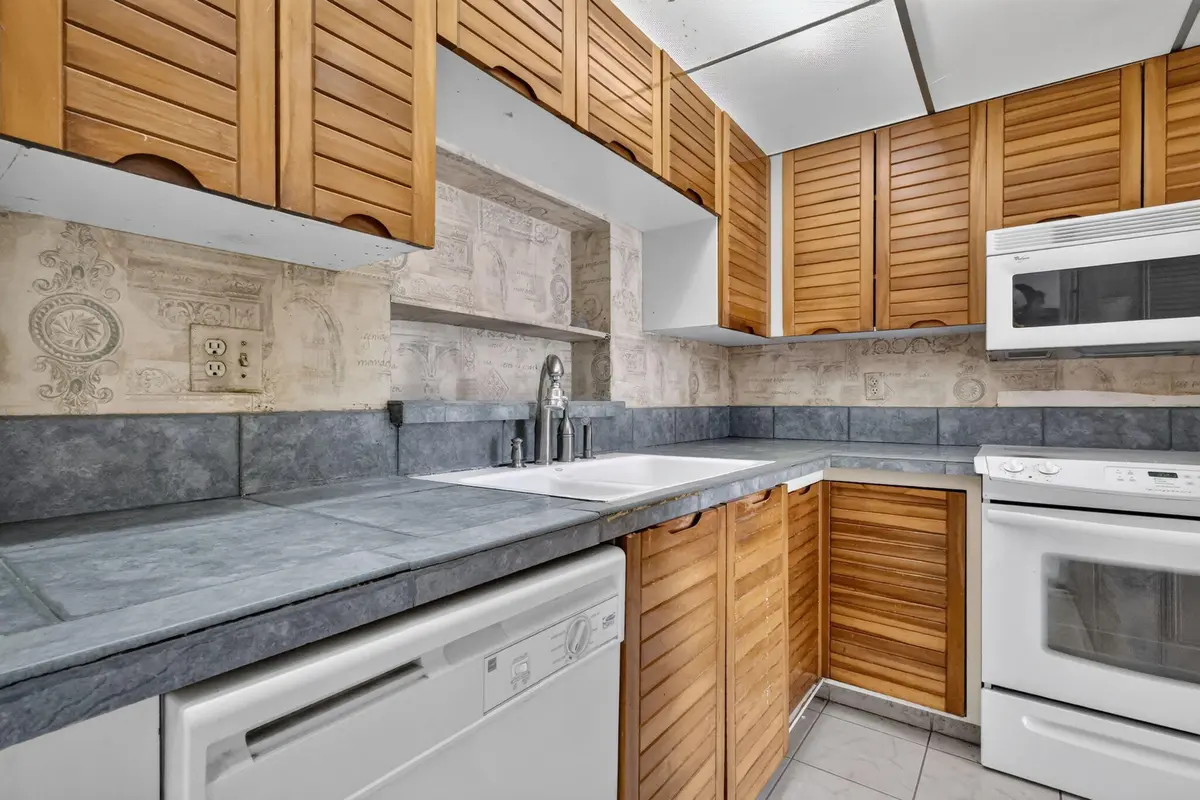 6-web-or-mls-_14A4436 at 5884 Morningstar Circle 406, Delray Beach