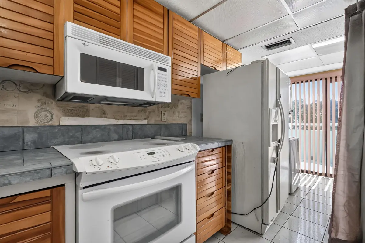 7-web-or-mls-_14A4439 at 5884 Morningstar Circle 406, Delray Beach