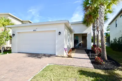 1897 NW Cataluna Circle, Port St. Lucie – Single Family Residence for sale