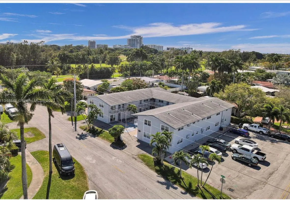 930 N 14th Court, Hollywood, FL – multifamily property photo 1