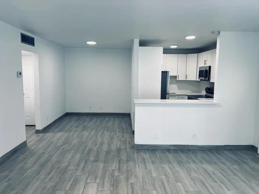 930 N 14th Court, Hollywood, FL – multifamily property photo 8