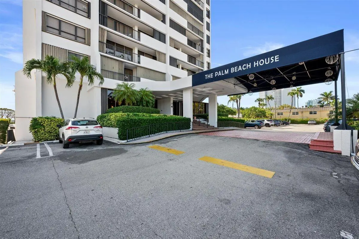 02-LUX_6961 at 5600 N Flagler Drive 2304, West Palm Beach