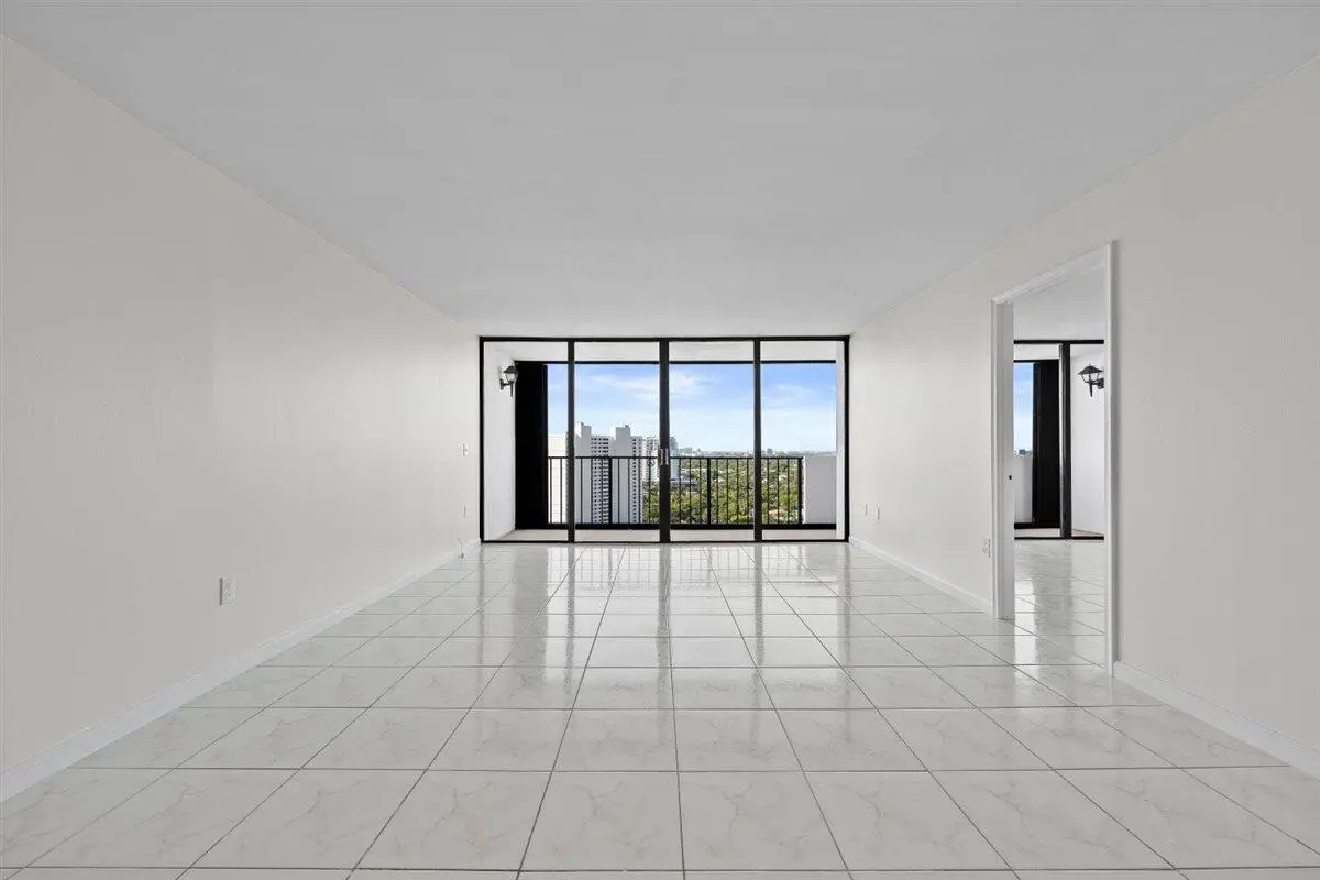 05-LUX_6769 at 5600 N Flagler Drive 2304, West Palm Beach