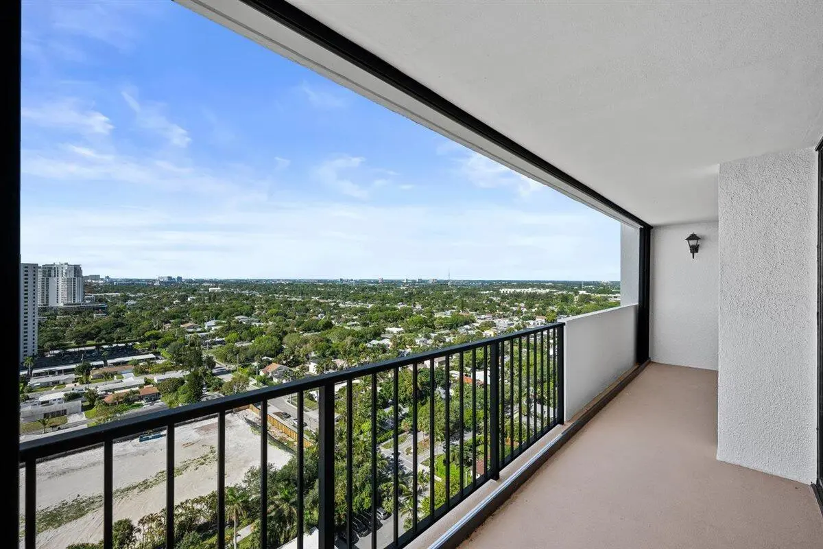 20-LUX_6934 at 5600 N Flagler Drive 2304, West Palm Beach