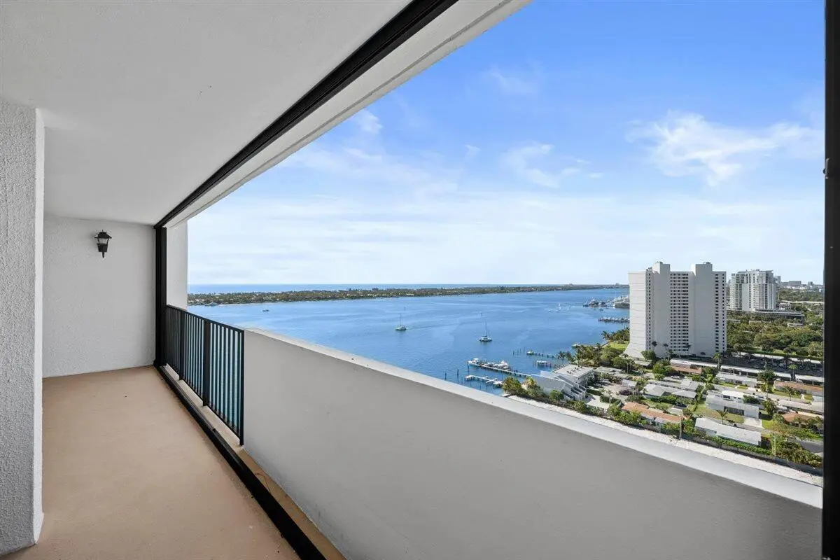 21-LUX_6939 at 5600 N Flagler Drive 2304, West Palm Beach
