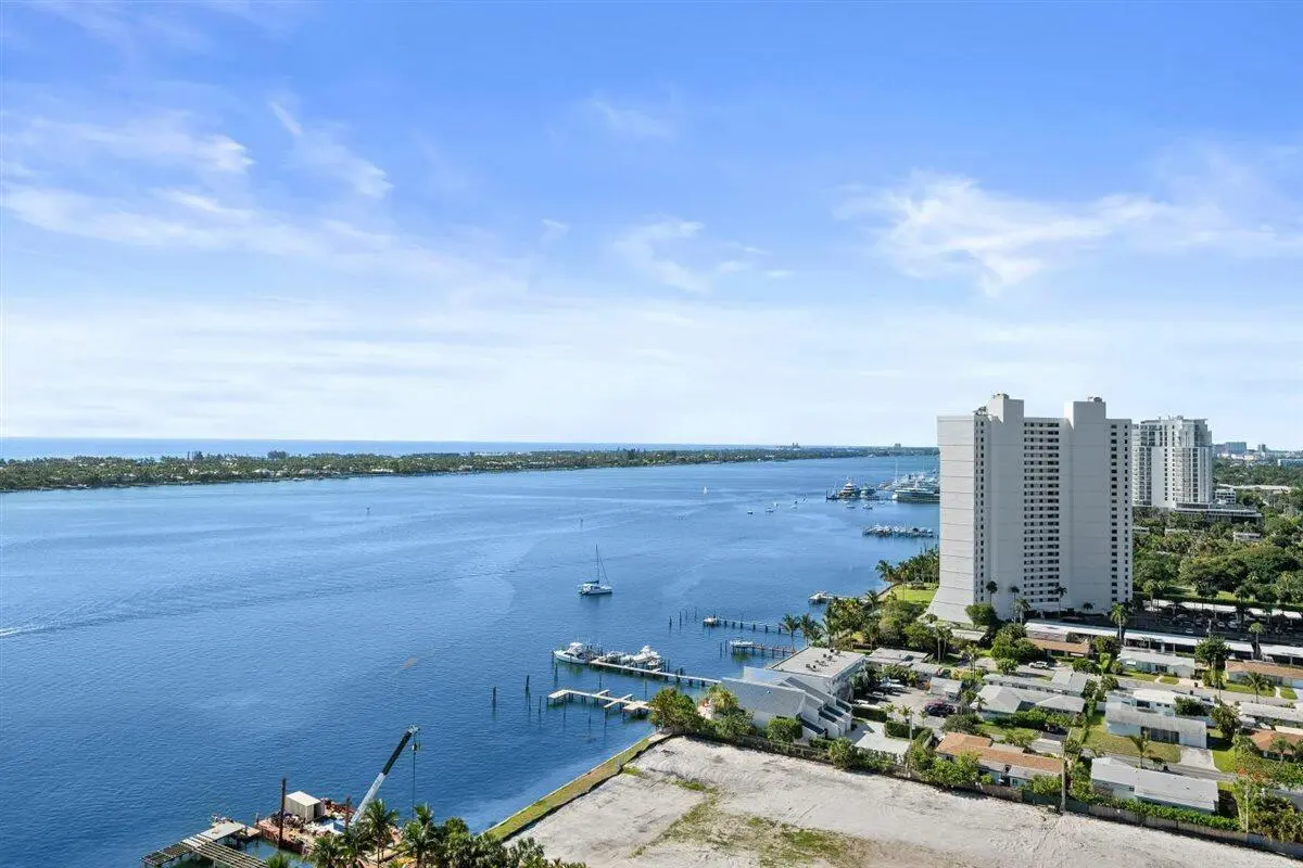 23-LUX_6941 at 5600 N Flagler Drive 2304, West Palm Beach