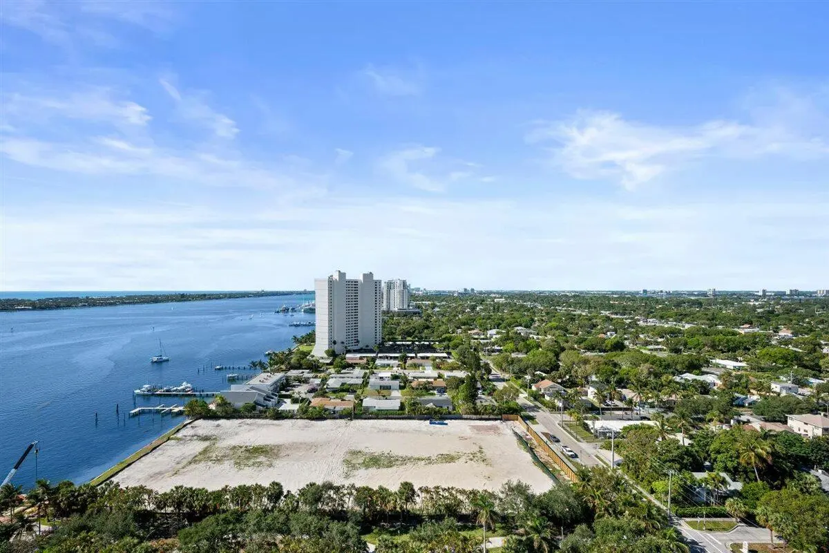 24-LUX_6951 at 5600 N Flagler Drive 2304, West Palm Beach