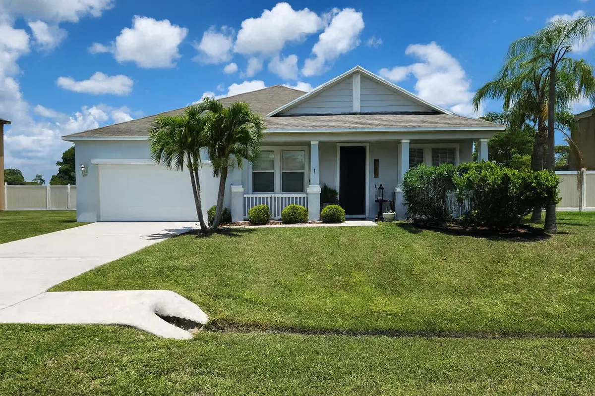 02_beyc699c764767fda at 5915 NW Brianna Court, Port St. Lucie