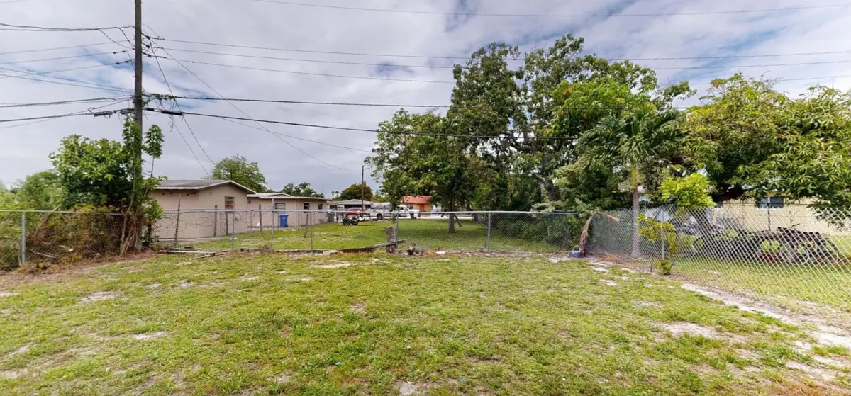 back yard photo at 439 NW 18TH Avenue, Fort Lauderdale
