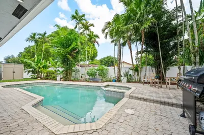 5591 SW 99th Avenue, Cooper City – sold