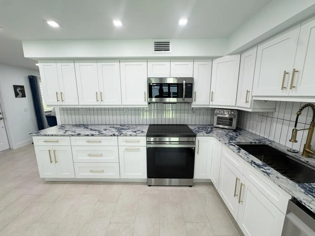 kitchen at 18 Piedmont A, Delray Beach