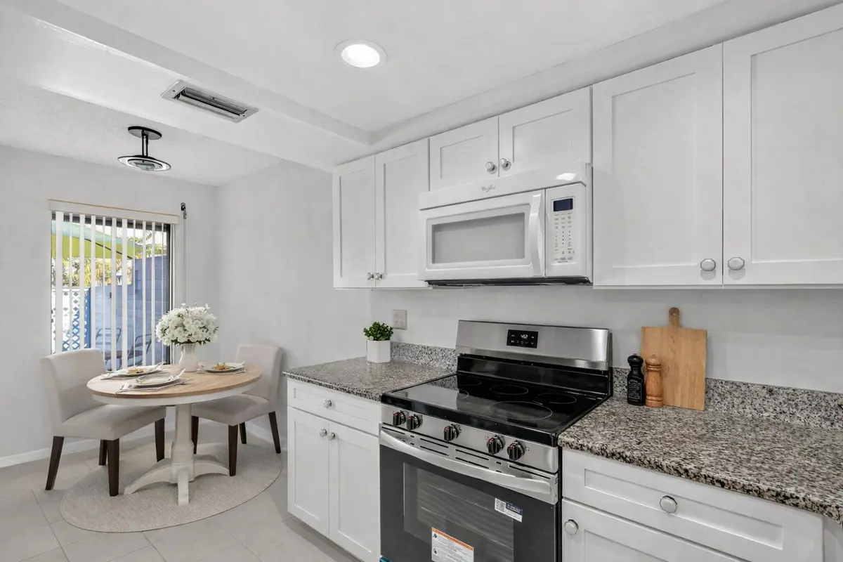 Eat-in Kitchen at 6184 SE Georgetown Place, Hobe Sound