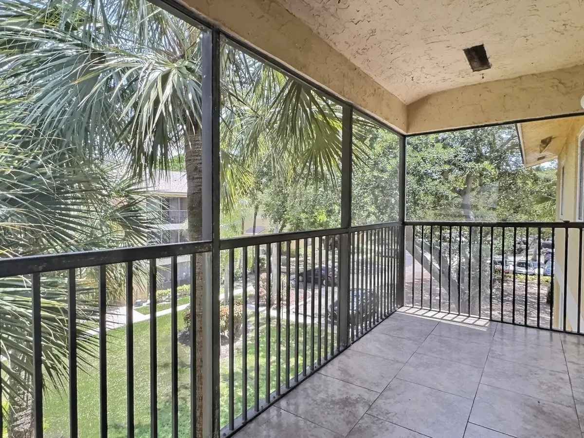 1f996bd488470611d4322ab929c28b602049f770 at 3017 N Oakland Forest Drive 308, Oakland Park