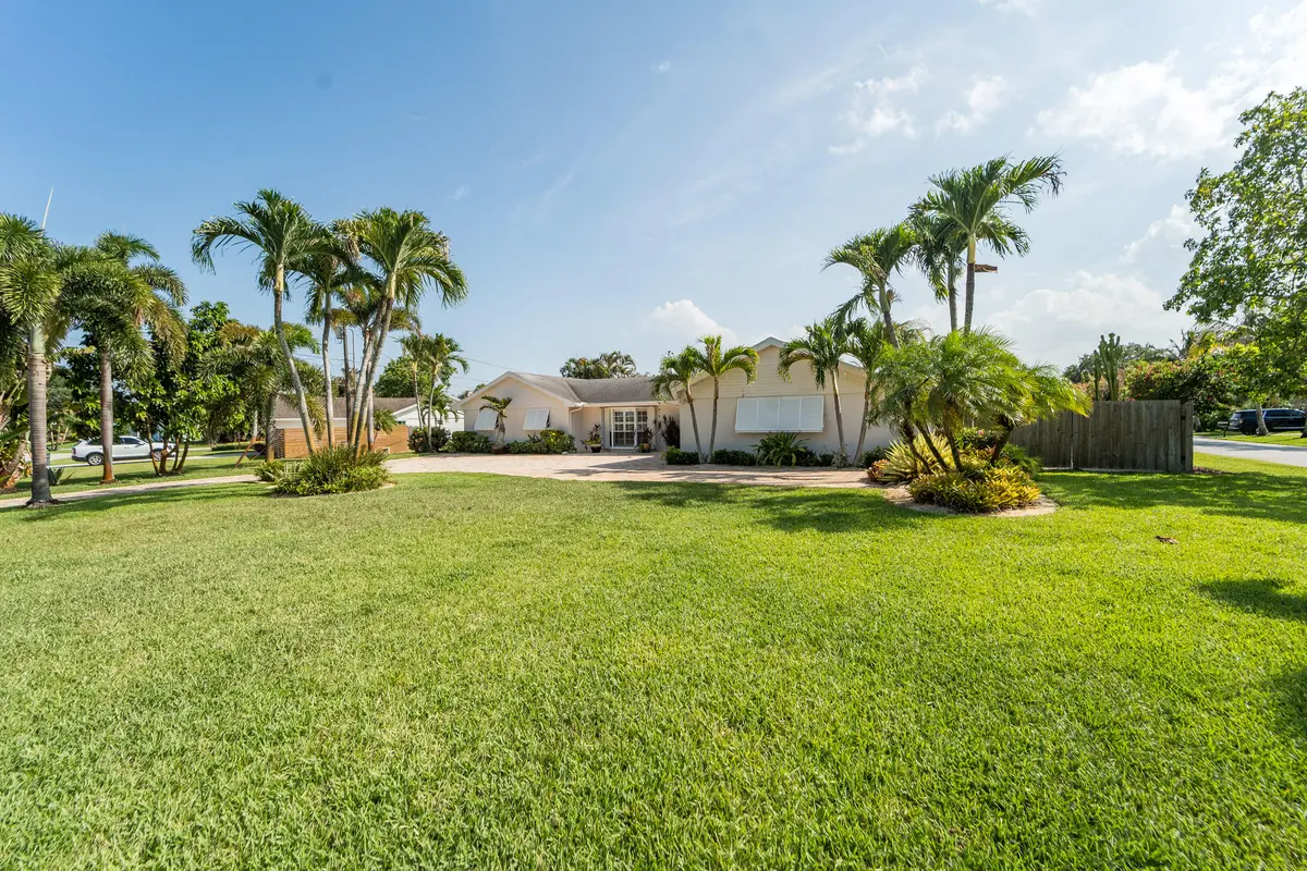 18 Saddleback Road -16 at 18 Saddleback Road, Tequesta