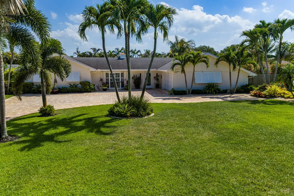 18 Saddleback Road a-18 at 18 Saddleback Road, Tequesta