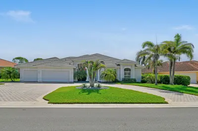 8091 SE Woodlake Lane, Hobe Sound – Single Family Residence for sale