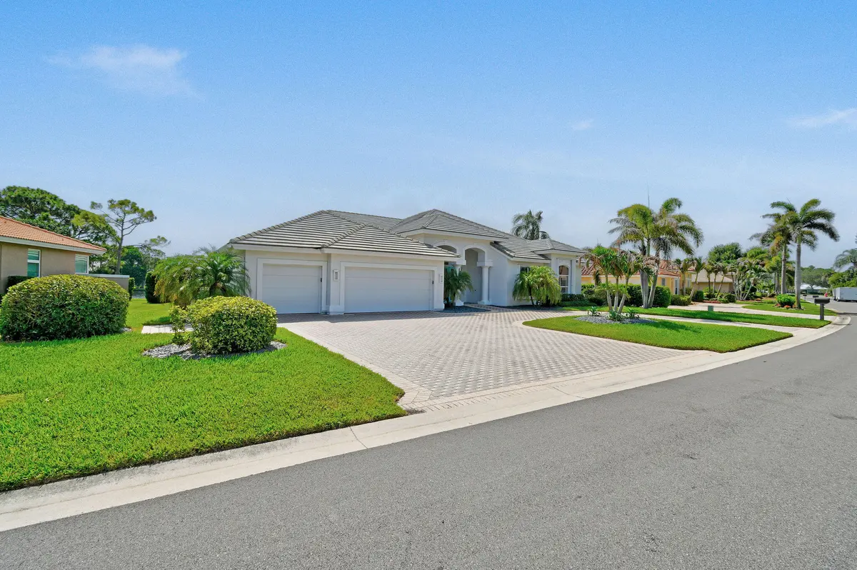 8091SEWoodlakeLane(3) at 8091 SE Woodlake Lane, Hobe Sound