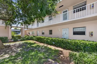 18081 SE Country Club Drive 9-83, Jupiter – Condominium for sale