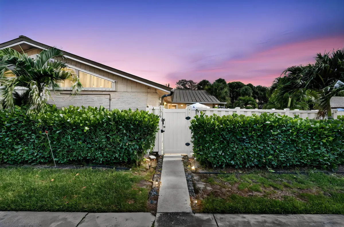 2-web-or-mls-_MLP2365 day to dusk at 5378 Eagle Lake Drive, Palm Beach Gardens