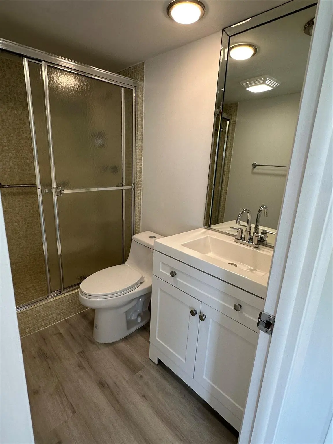 2nd bedroom bathroom at 2651 S Course Drive 503, Pompano Beach